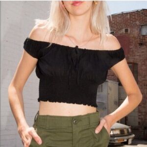 Brandy Melville Jennifer Tank / Milkmaid Black Off the Shoulders Crop Top.